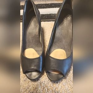Size 9 Vionic dress shoes